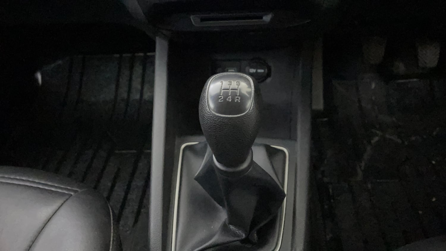 Used 2017 Hyundai Elite i20 Sportz 1.2 Petrol Manual interior GEAR  KNOB VIEW