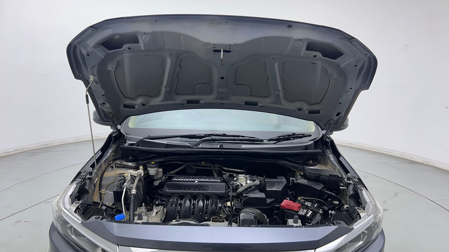 Used 2024 honda Amaze 2nd Generation VX 1.2 Petrol MT Petrol Manual engine ENGINE & BONNET OPEN FRONT VIEW
