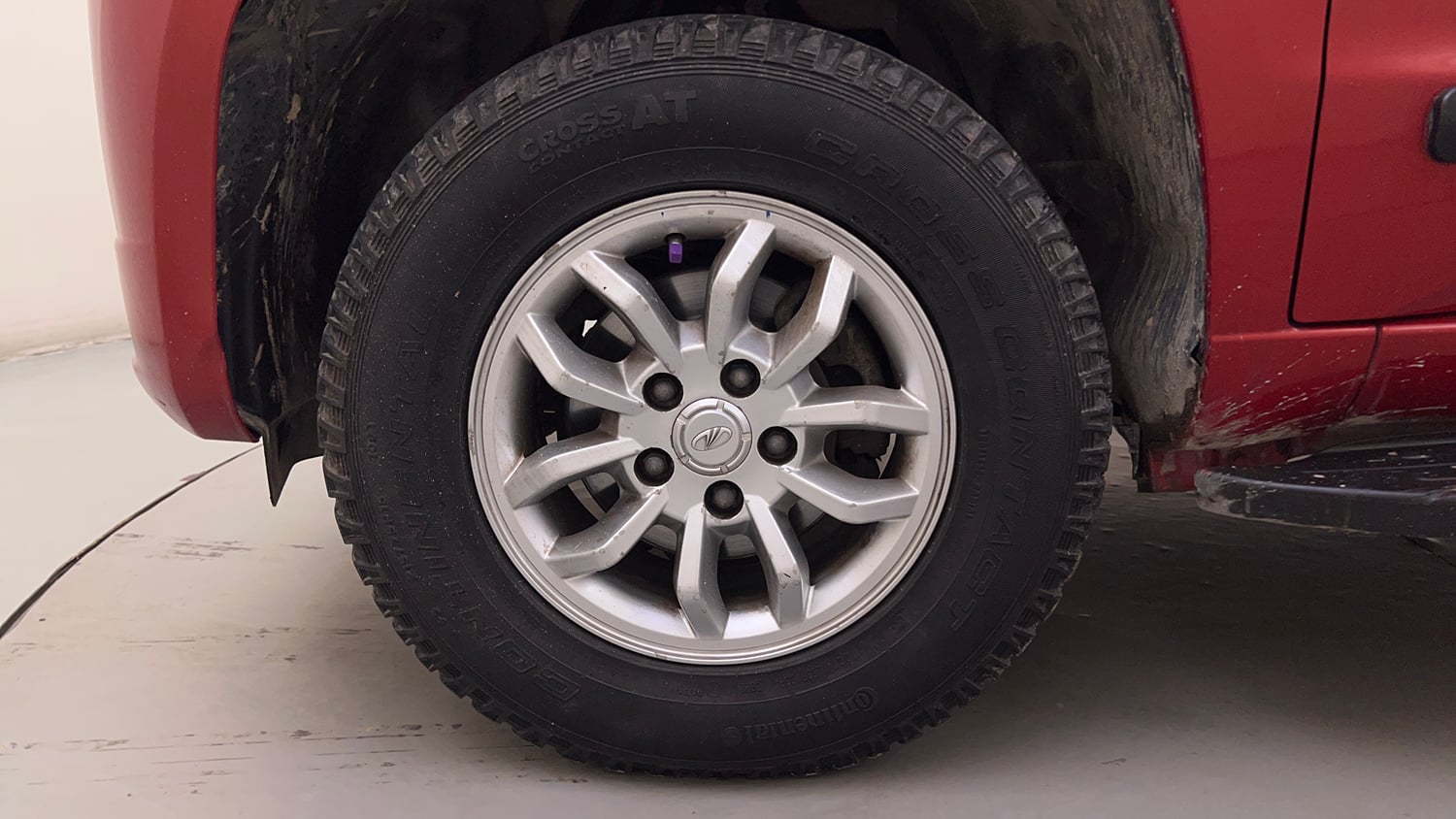 Used 2016 Mahindra TUV300 T8 Diesel Manual tyres LEFT FRONT TYRE RIM VIEW