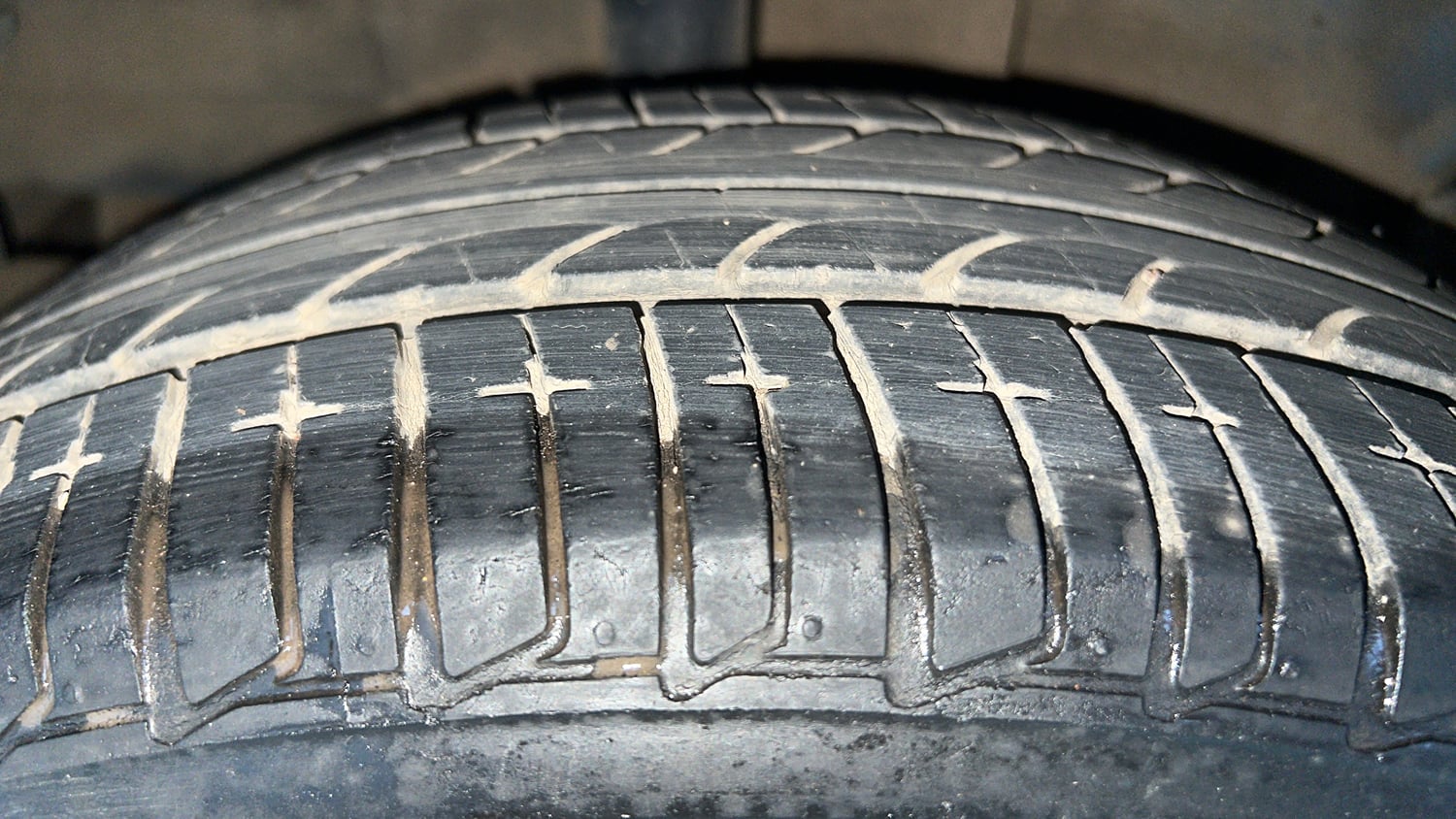 Used 2019 Tata Tiago Revotron XZA Plus Petrol Automatic tyres RIGHT REAR TYRE TREAD VIEW