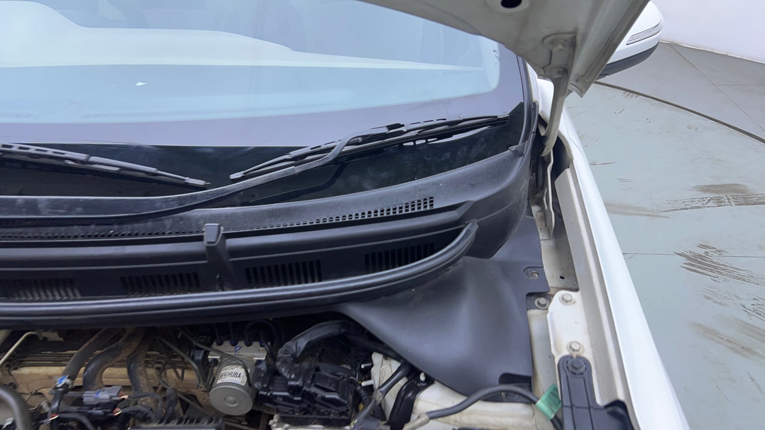 Used 2019 Hyundai Elite i20 Sportz Plus 1.2 Petrol Manual engine ENGINE LEFT SIDE HINGE & APRON VIEW