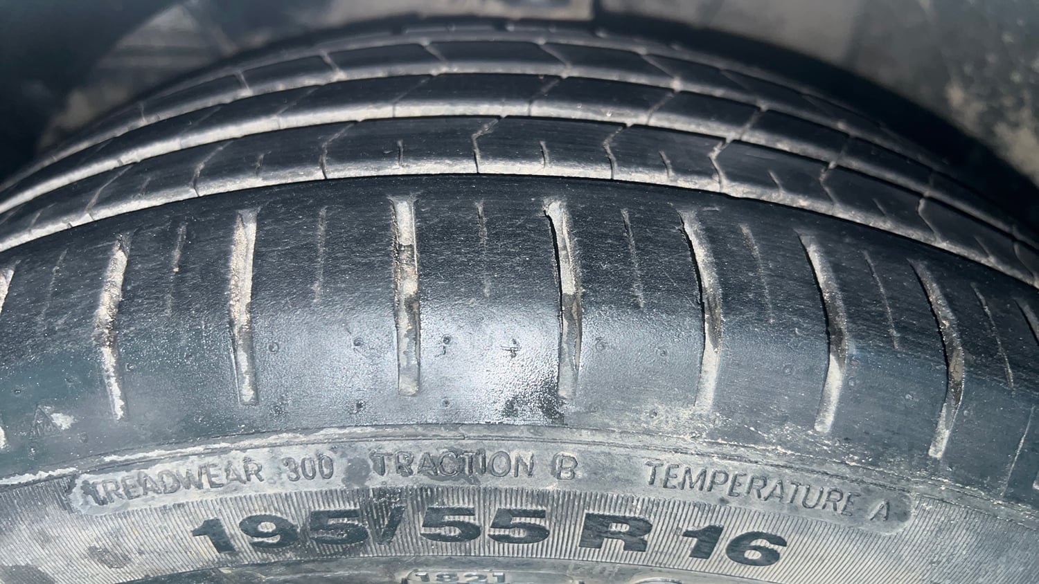 Used 2021 Maruti Suzuki Baleno Zeta Automatic Petrol Automatic tyres LEFT FRONT TYRE TREAD VIEW