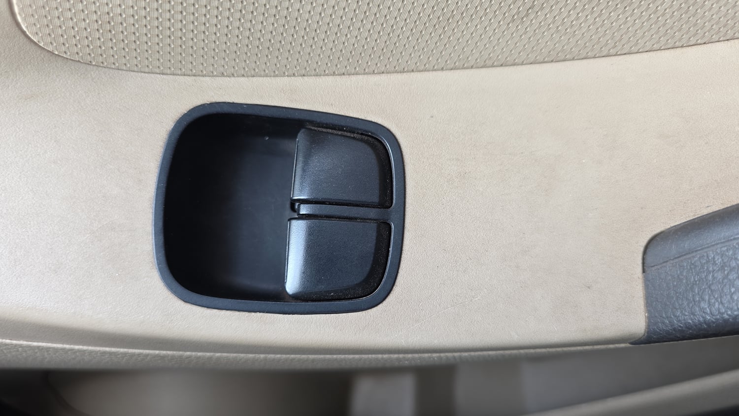 Used 2014 Hyundai Eon Era + Petrol Manual top_features Power windows