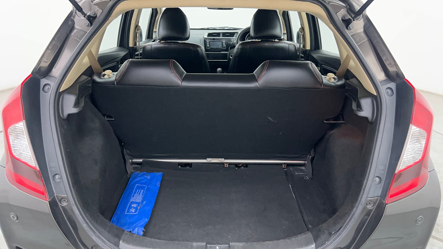 Used 2019 Honda Jazz V CVT Petrol Petrol Automatic interior DICKY INSIDE VIEW