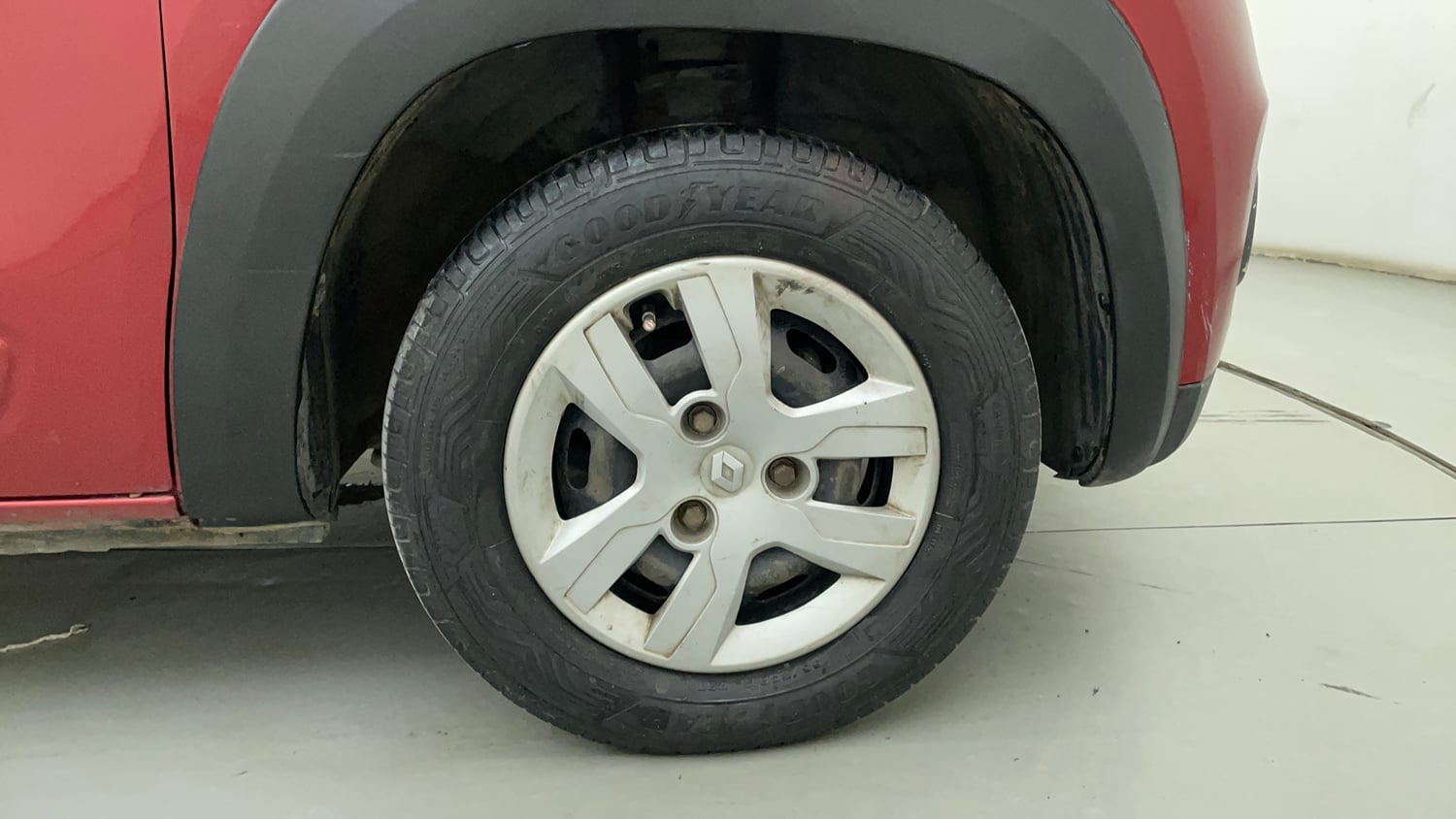 Used 2016 Renault Kwid 1.0 RXT Petrol Manual tyres RIGHT FRONT TYRE RIM VIEW