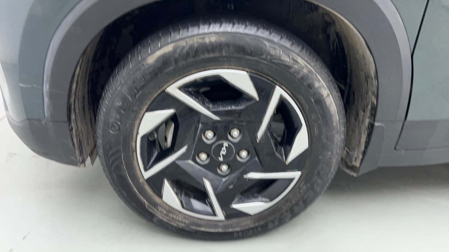 Used 2024 Kia Sonet HTK (O) 1.2 Petrol MT Petrol Manual tyres LEFT FRONT TYRE RIM VIEW