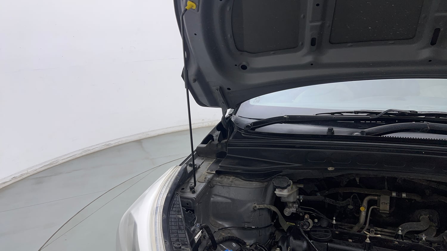 Used 2019 Hyundai Creta EX 1.6 Petrol Petrol Manual engine ENGINE RIGHT SIDE HINGE & APRON VIEW