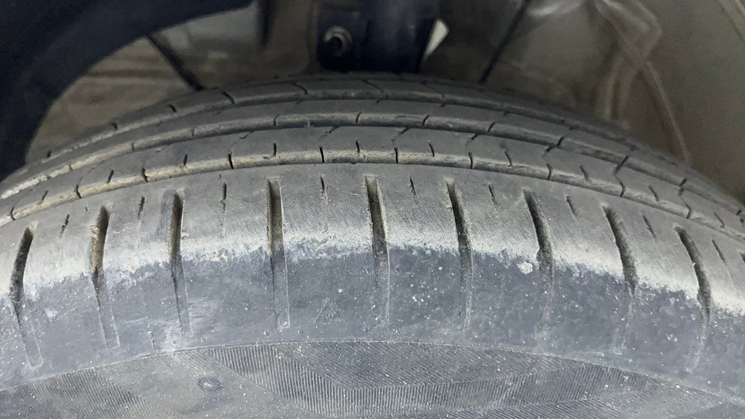 Used 2022 Maruti Suzuki Swift ZXi Plus Petrol Manual tyres LEFT FRONT TYRE TREAD VIEW
