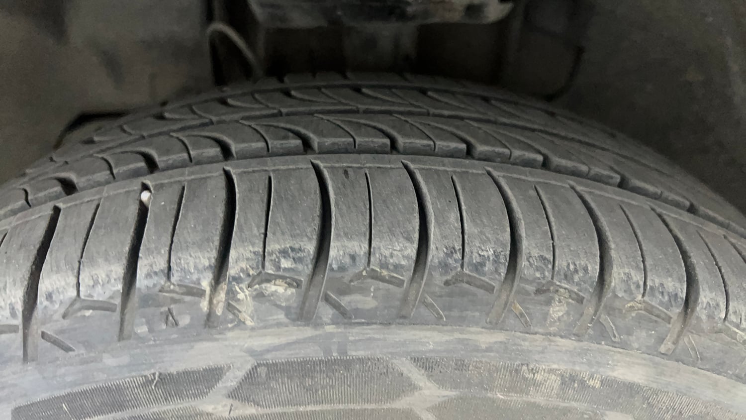 Used 2021 Tata Tigor XZ Plus Petrol Manual tyres LEFT FRONT TYRE TREAD VIEW