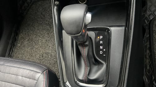 Used 2022 Kia Sonet GTX Plus 1.5 AT Diesel Automatic interior GEAR  KNOB VIEW