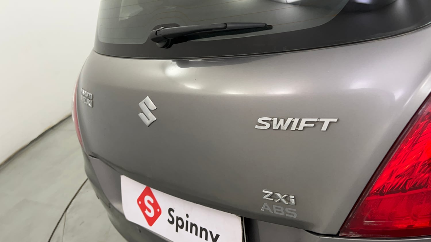 Used 2016 Maruti Suzuki Swift ZXi Petrol Manual dents MINOR SCRATCH