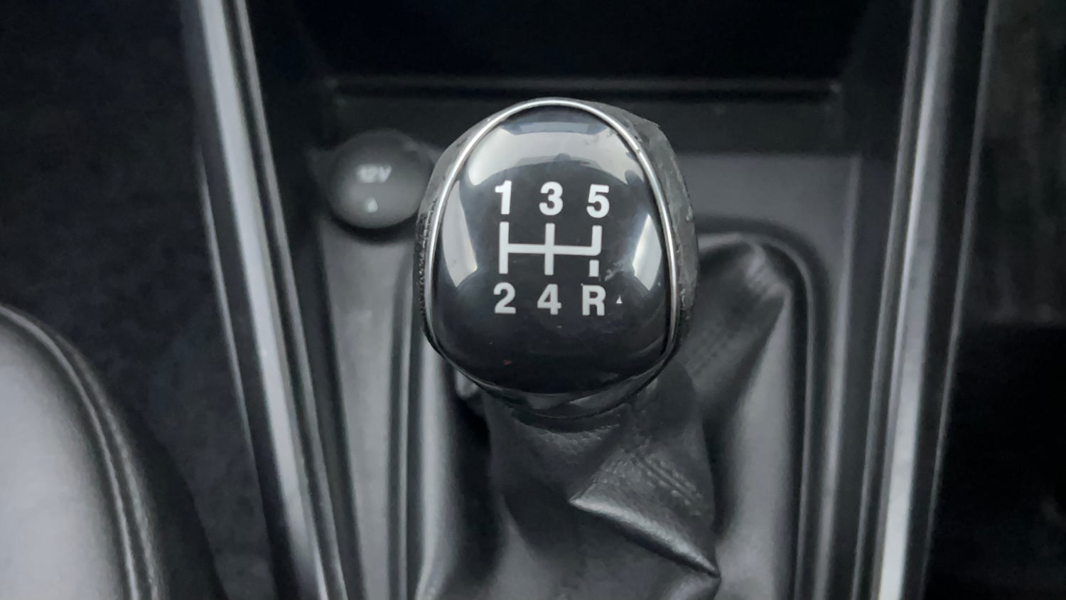 Used 2018 Ford EcoSport Trend + 1.5L TDCi Diesel Manual interior GEAR  KNOB VIEW