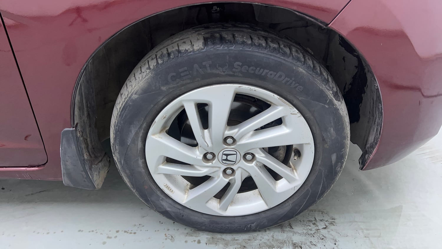 Used 2016 Honda Jazz V Petrol Petrol Manual tyres RIGHT FRONT TYRE RIM VIEW