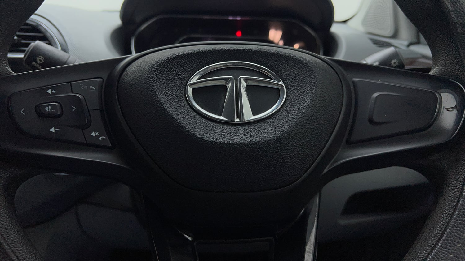 Used 2021 Tata Tigor XZA Plus Petrol Automatic top_features Airbags