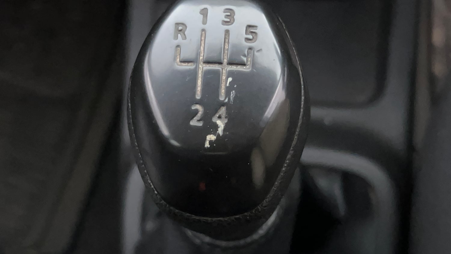 Used 2017 Renault Kwid RXT (O) 1.0 SCE Edition Petrol Manual interior GEAR  KNOB VIEW