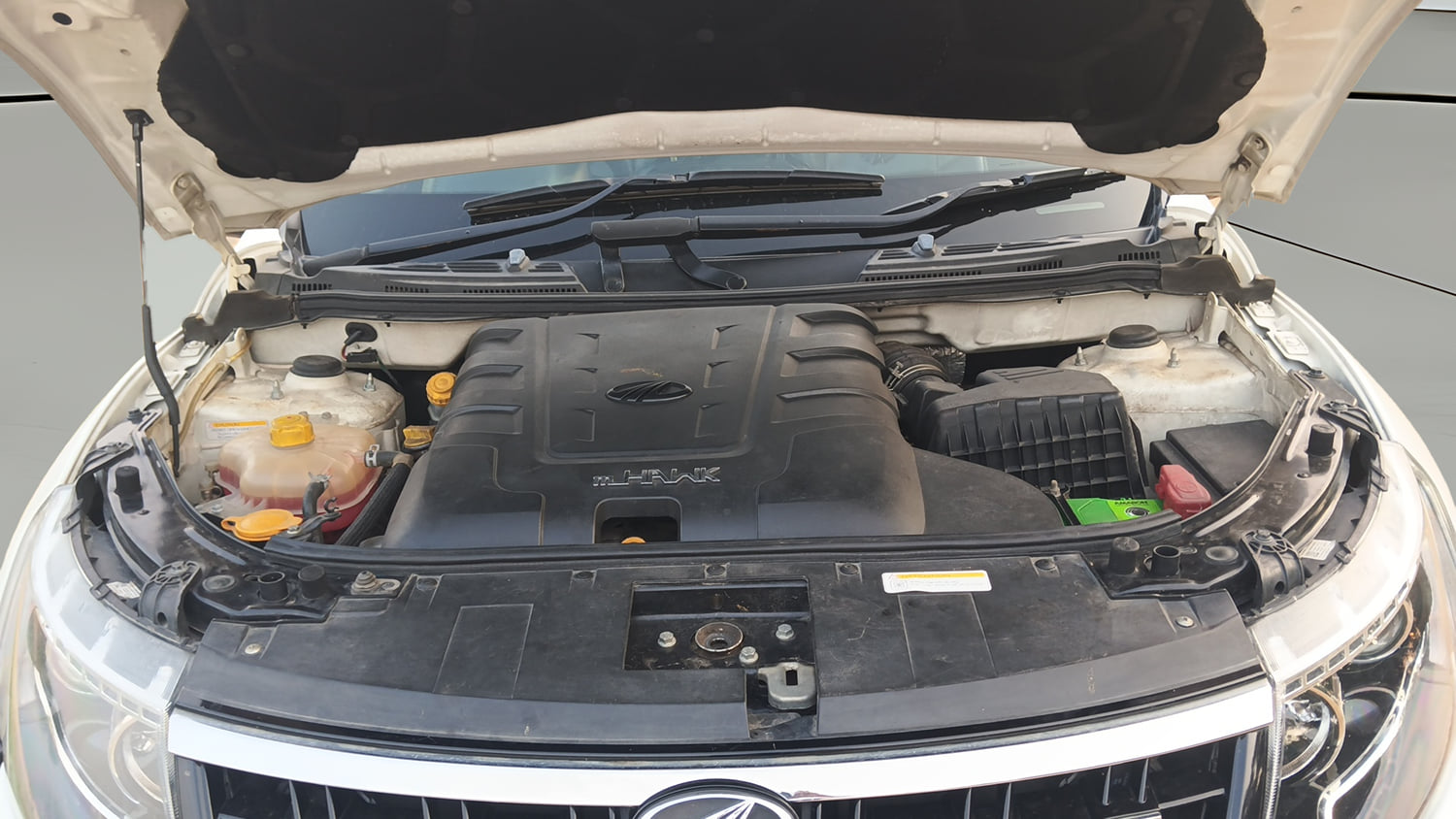 Used 2018 Mahindra XUV500 W9 Diesel Manual engine ENGINE & BONNET OPEN FRONT VIEW