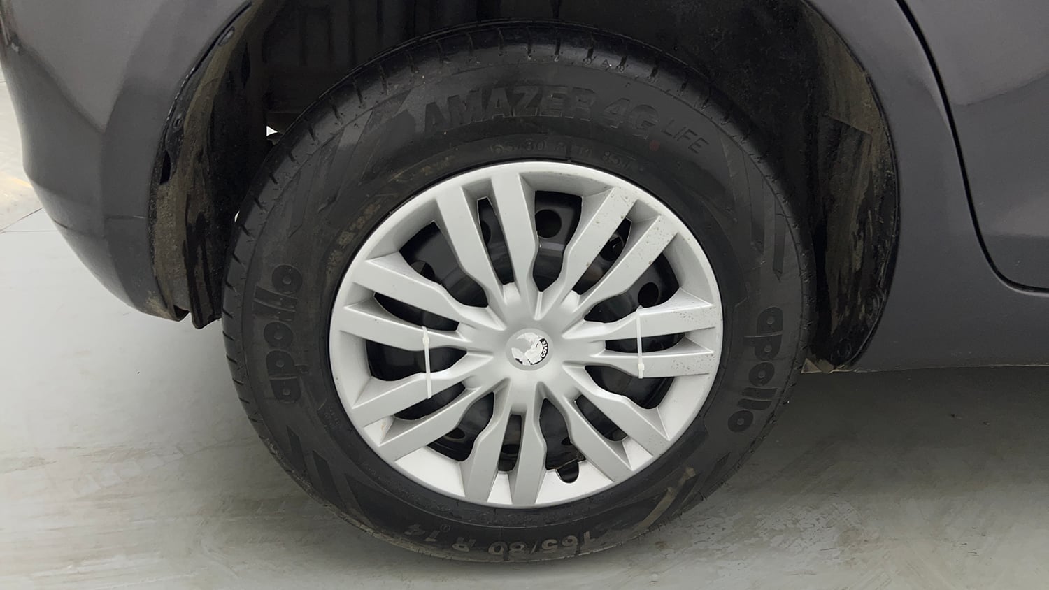 Used 2015 Maruti Suzuki Swift VXi Petrol Manual tyres RIGHT REAR TYRE RIM VIEW