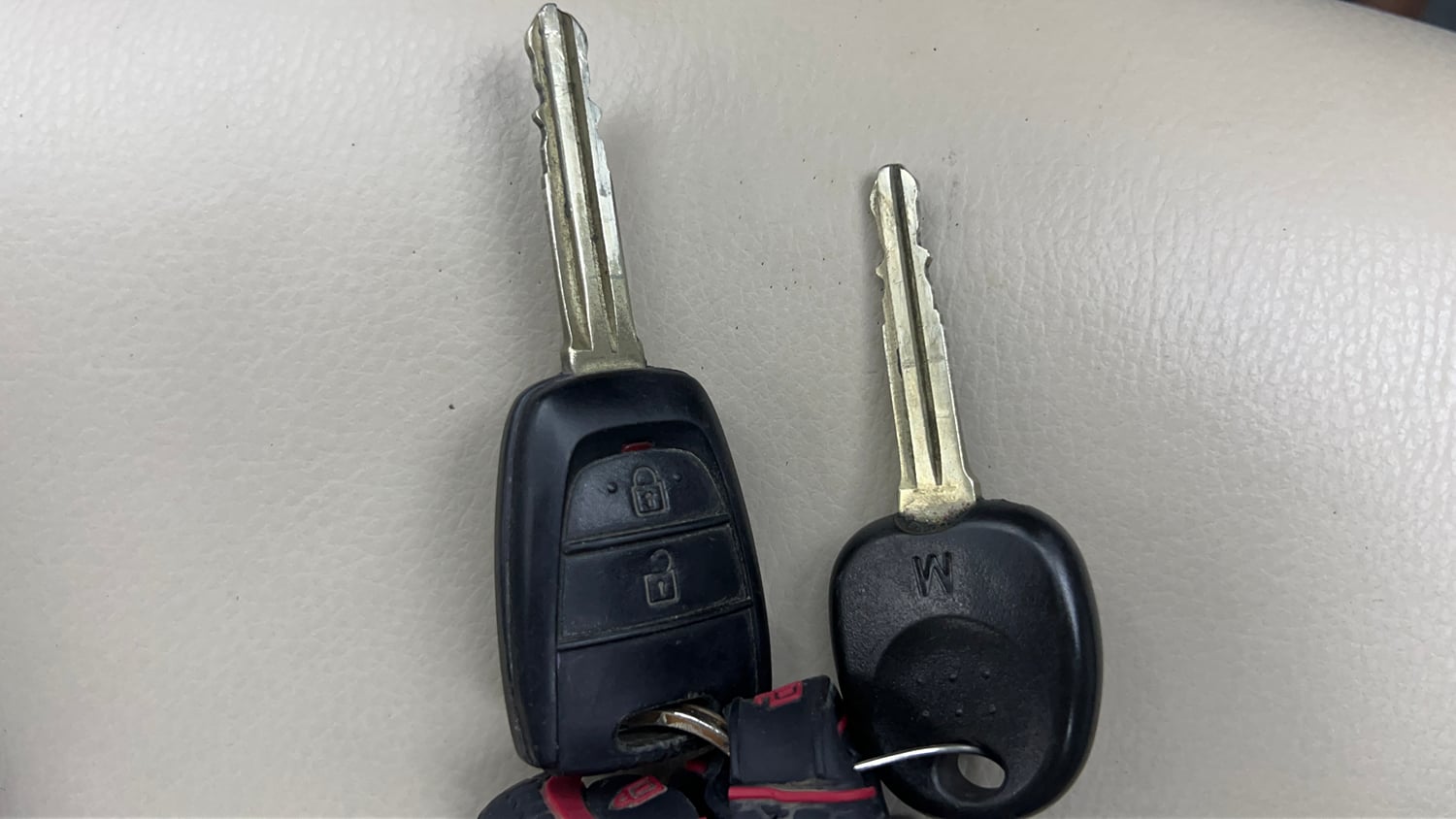 Used 2015 Hyundai Grand i10 Sportz 1.2 Kappa VTVT Petrol Manual extra CAR KEY VIEW