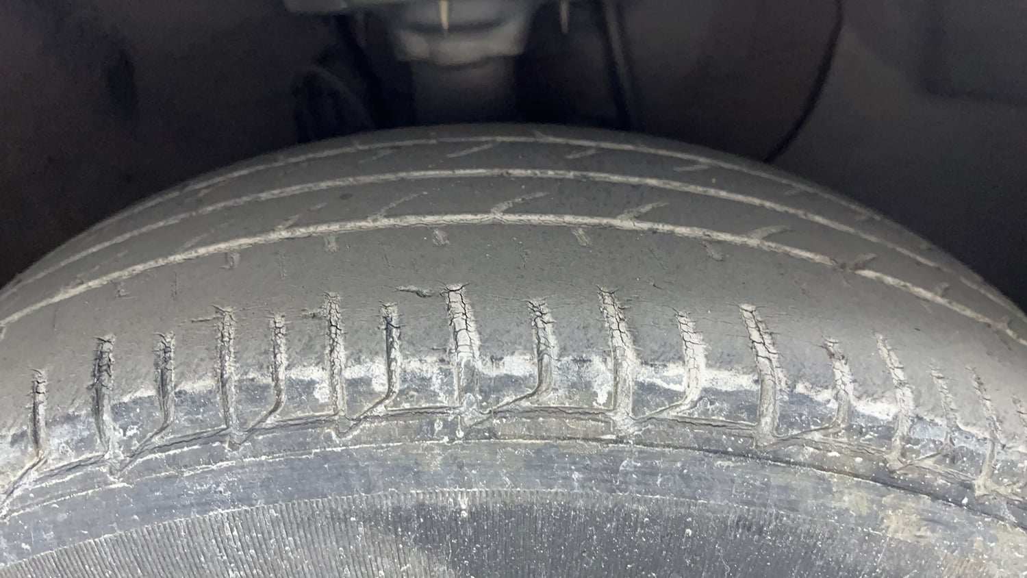 Used 2017 Hyundai Elite i20 Sportz 1.2 Petrol Manual tyres RIGHT FRONT TYRE TREAD VIEW