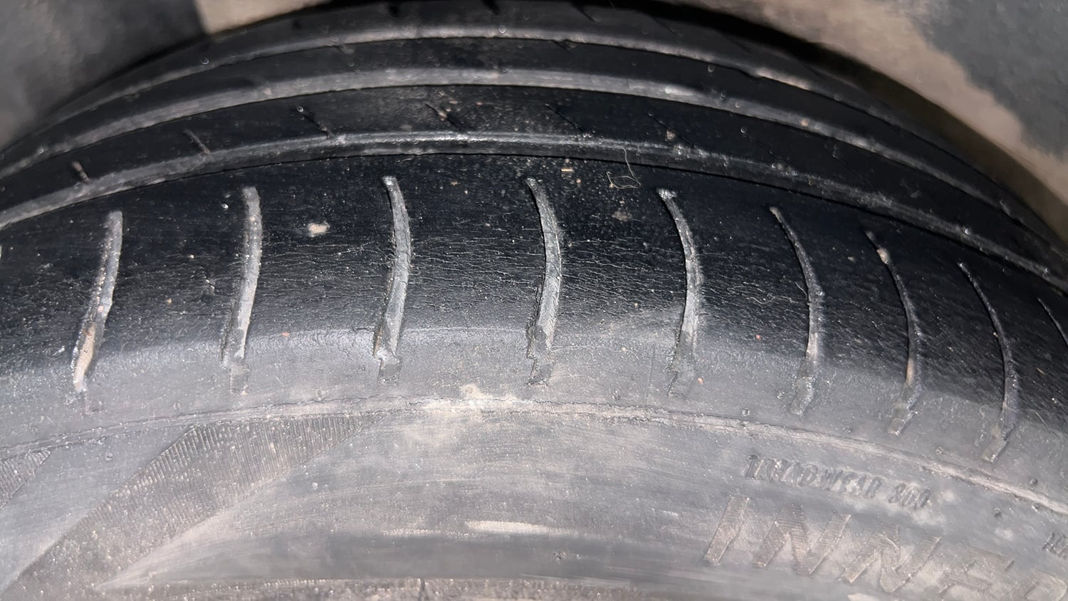 Used 2012 Ford Figo Duratorq Diesel EXI 1.4 Diesel Manual tyres RIGHT REAR TYRE TREAD VIEW