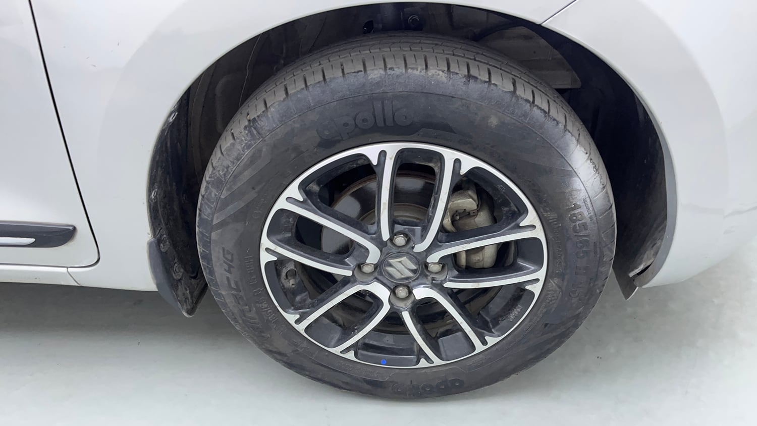 Used 2022 Maruti Suzuki Swift ZXi Plus Petrol Manual tyres RIGHT FRONT TYRE RIM VIEW