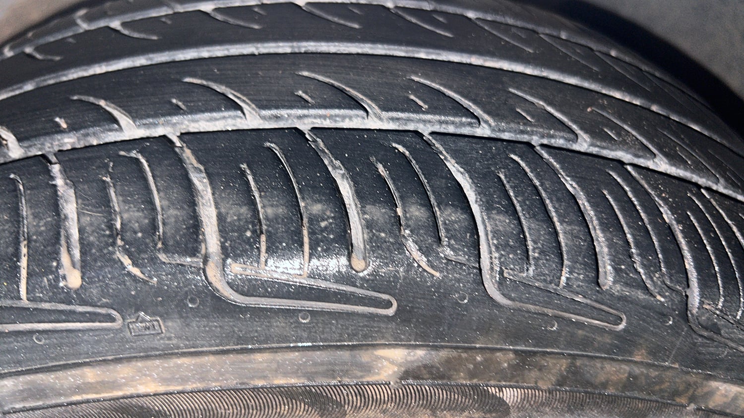 Used 2018 Hyundai Elite i20 Asta 1.2 AT Petrol Automatic tyres RIGHT FRONT TYRE TREAD VIEW