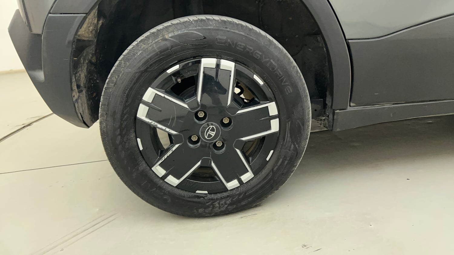 Used 2026 Tata Punch Adventure CNG Automatic Cng Automatic tyres RIGHT REAR TYRE RIM VIEW
