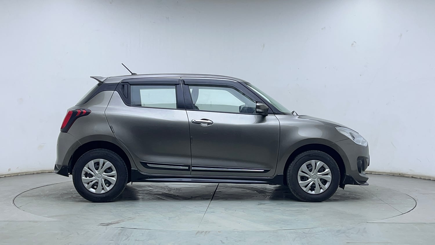 Used 2021 Maruti Suzuki Swift VXi Petrol Manual exterior RIGHT SIDE VIEW