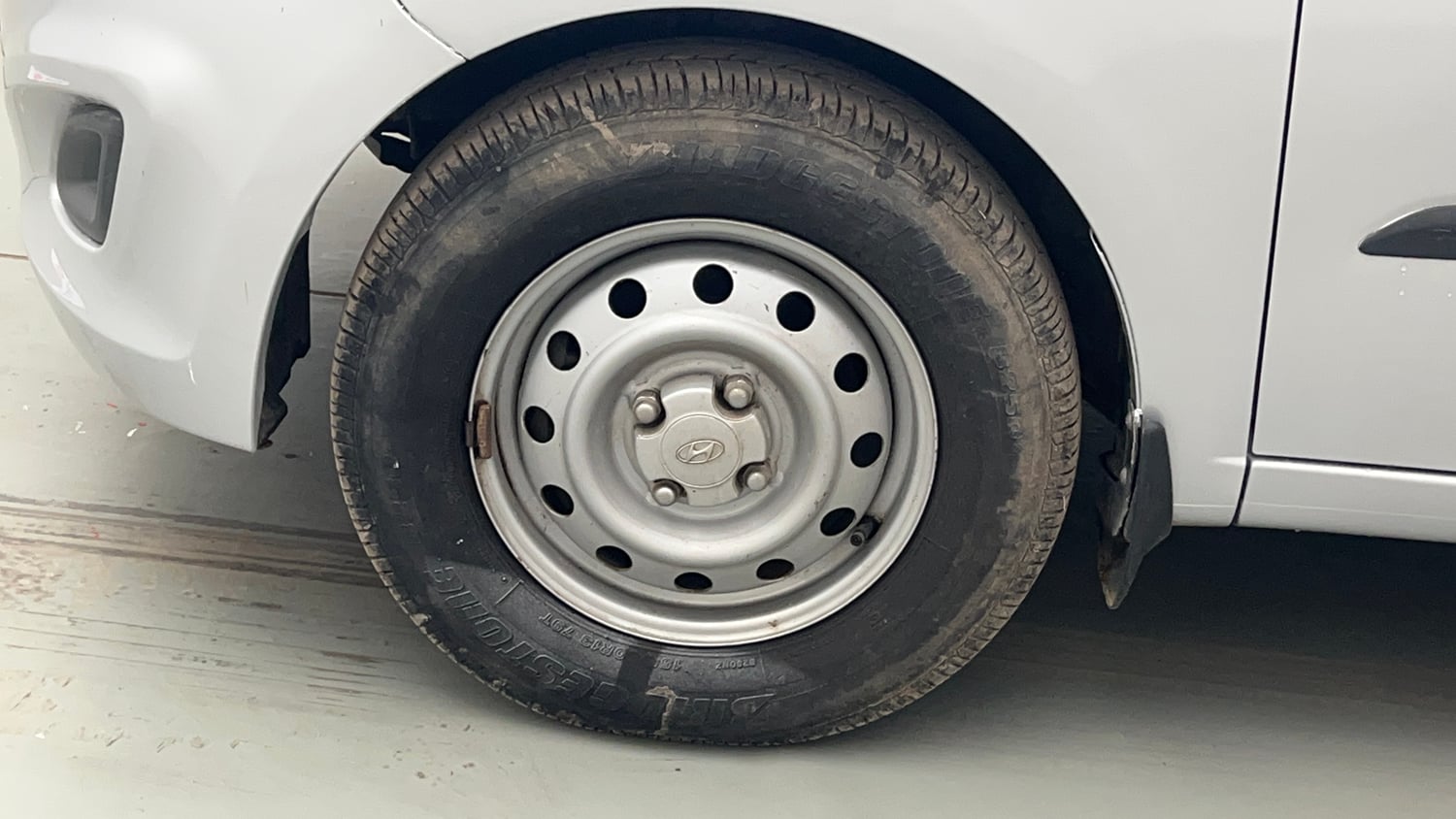Used 2013 Hyundai i10 Era 1.1 iRDE2 Petrol Manual tyres LEFT FRONT TYRE RIM VIEW