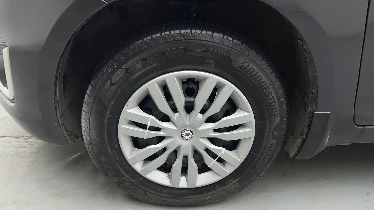 Used 2015 Maruti Suzuki Swift VXi Petrol Manual tyres LEFT FRONT TYRE RIM VIEW