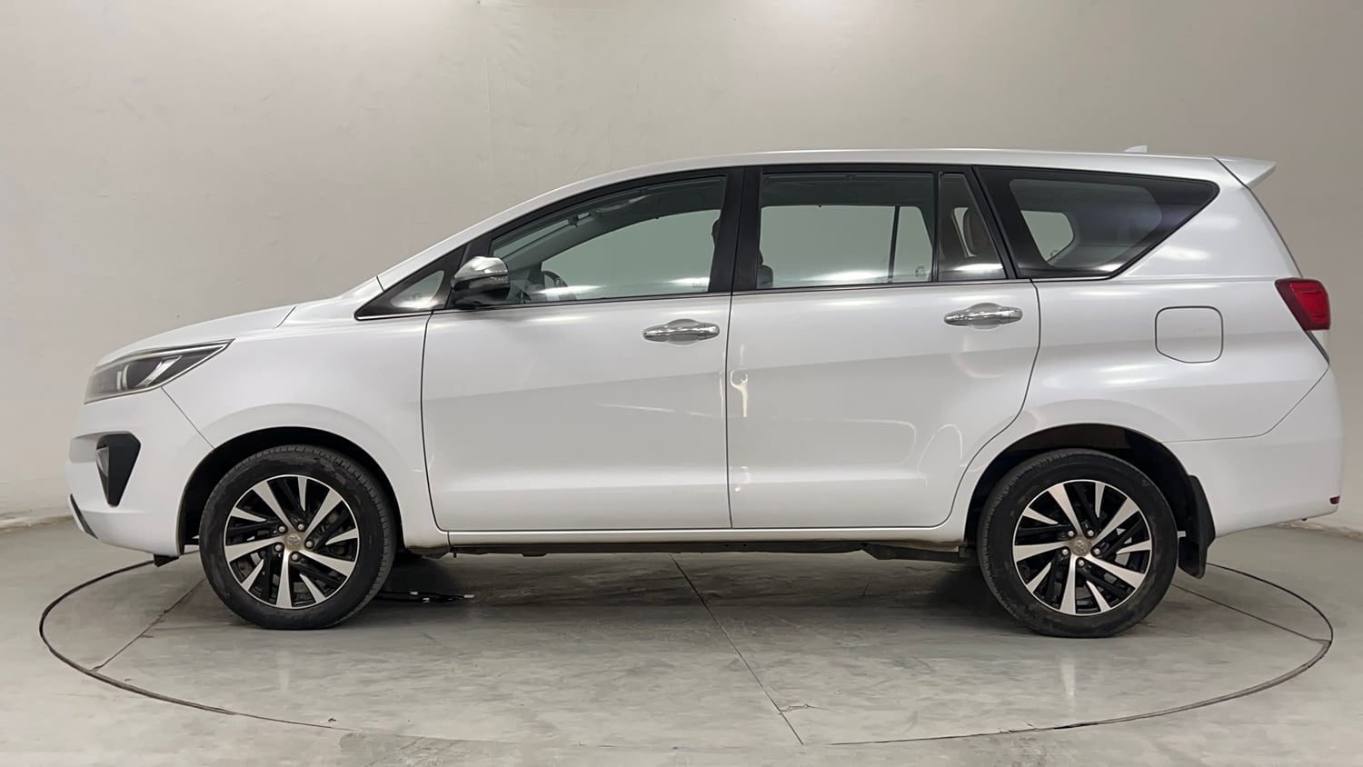 Used 2023 Toyota Innova Crysta ZX 2.7 AT 7 STR Petrol Automatic exterior LEFT SIDE VIEW