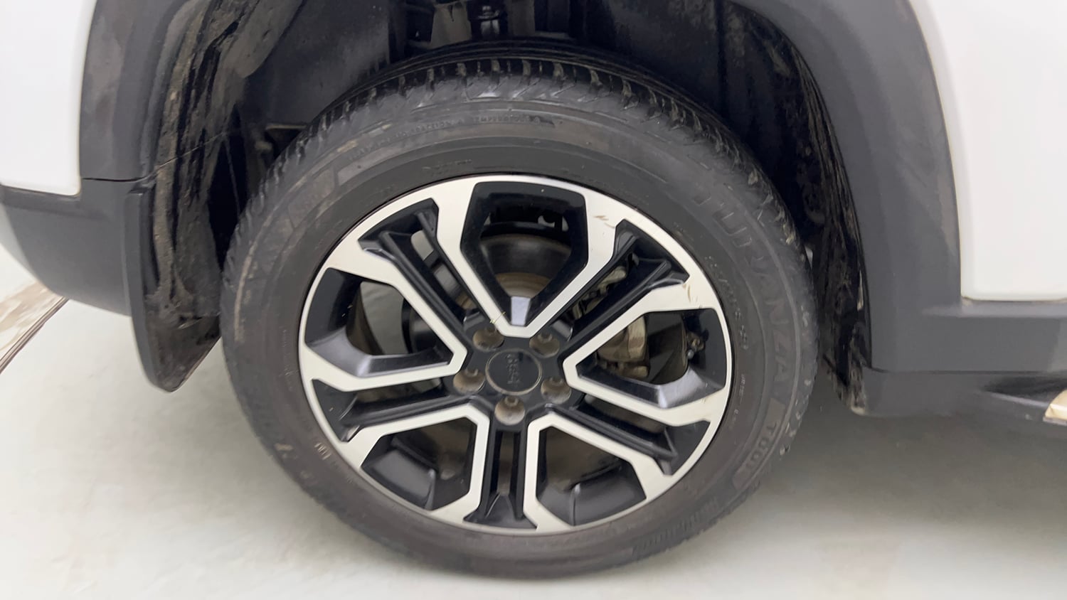 Used 2024 Jeep Compass Limited (O) 2.0 Diesel Diesel Manual tyres RIGHT REAR TYRE RIM VIEW