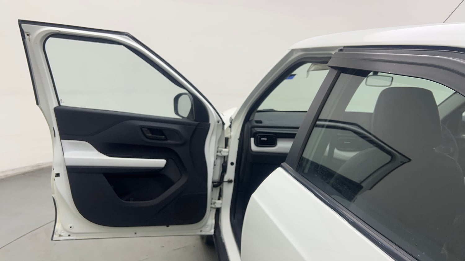 Used 2022 Tata Punch Pure MT Petrol + CNG(Outside Fitted) Cng Manual interior LEFT FRONT DOOR OPEN VIEW