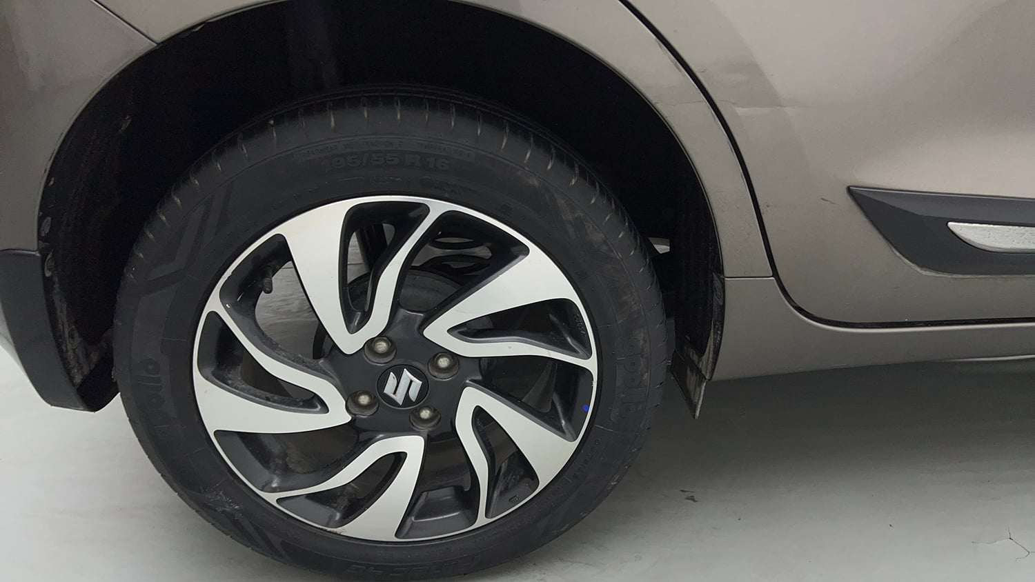 Used 2020 Maruti Suzuki Baleno Alpha Automatic Petrol Automatic tyres RIGHT REAR TYRE RIM VIEW