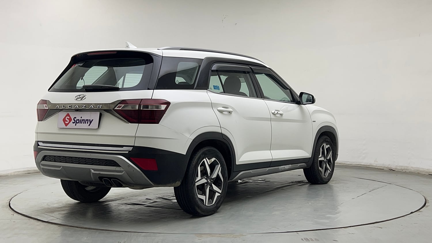 Used 2022 Hyundai Alcazar Prestige Exe (O) 7 STR 1.5 Diesel AT Diesel Automatic exterior RIGHT REAR CORNER VIEW
