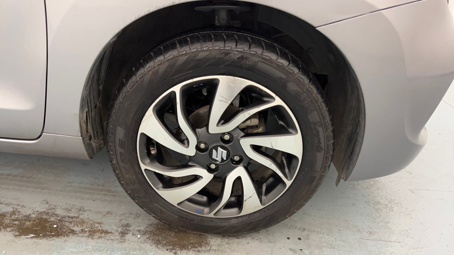 Used 2020 Maruti Suzuki Baleno Zeta Petrol Manual tyres RIGHT FRONT TYRE RIM VIEW