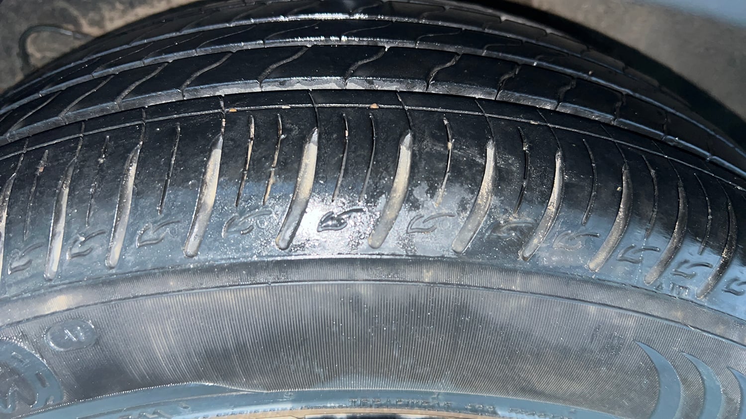 Used 2024 Kia Sonet HTK (O) 1.2 Petrol MT Petrol Manual tyres RIGHT REAR TYRE TREAD VIEW