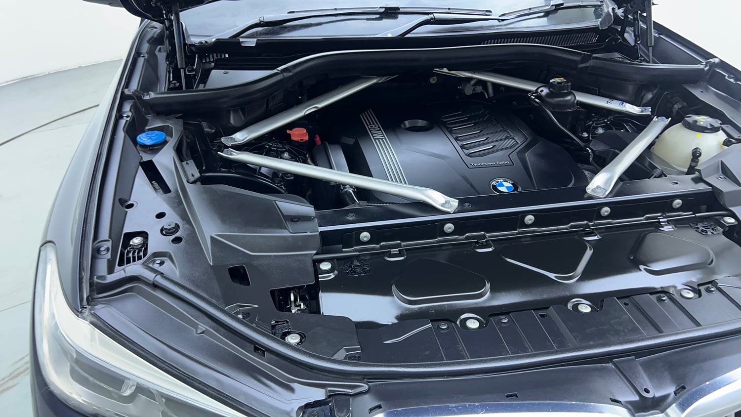 Used 2022 BMW X5 xDrive40i M Sport Petrol Automatic engine ENGINE RIGHT SIDE VIEW