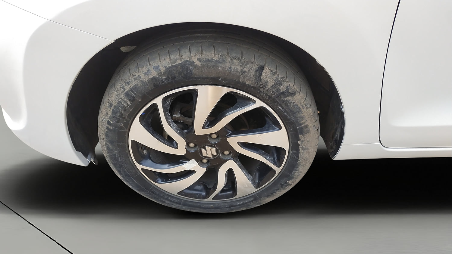 Used 2021 Maruti Suzuki Baleno Zeta Petrol Manual tyres LEFT FRONT TYRE RIM VIEW