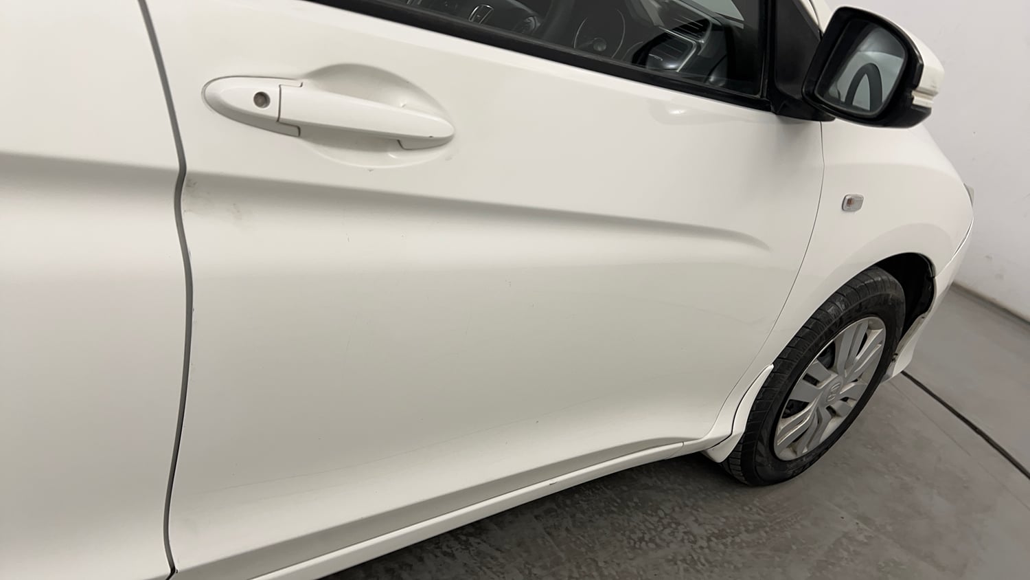 Used 2016 Honda City SV Petrol Manual dents MINOR SCRATCH