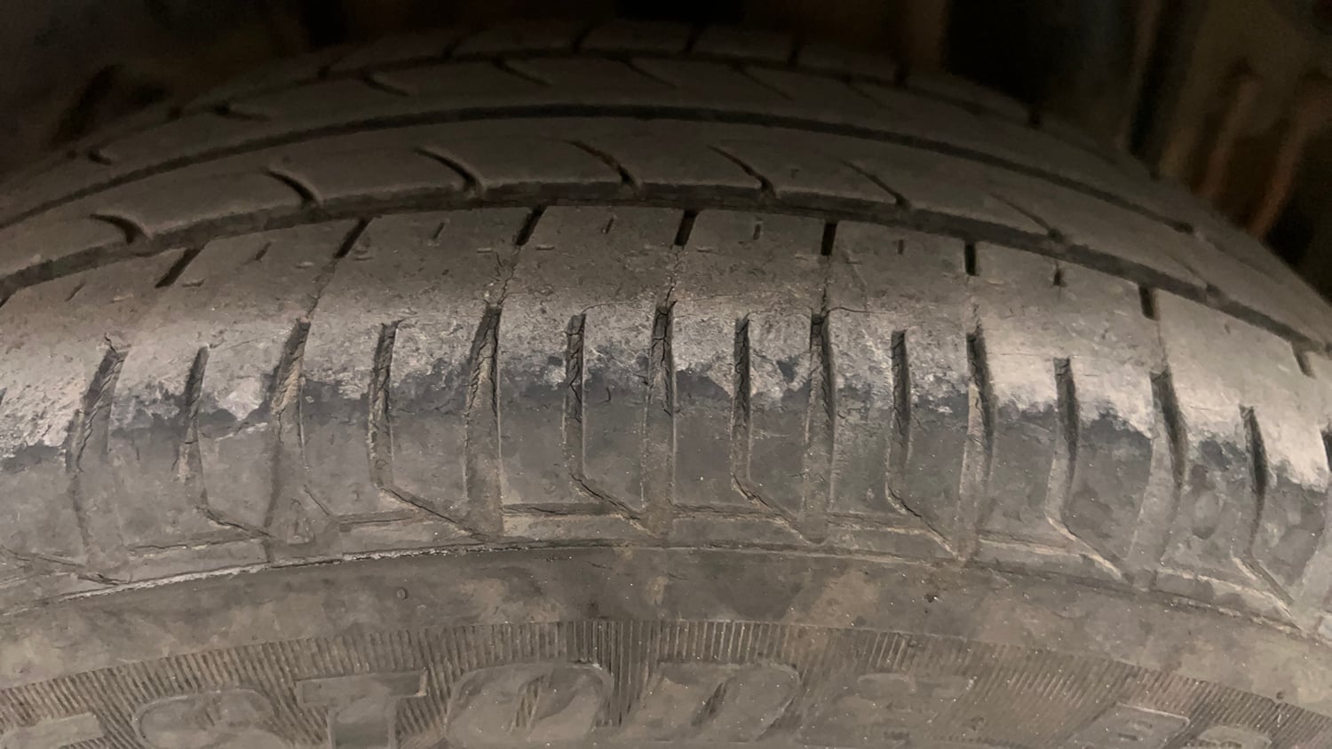 Used 2016 Tata Tiago Revotron XZ Petrol Manual tyres LEFT REAR TYRE TREAD VIEW