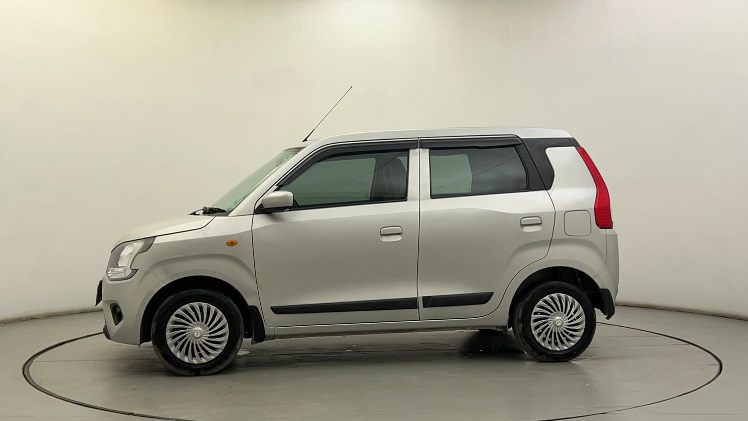 Used 2023 Maruti Suzuki Wagon R VXI 1.0 CNG Cng Manual exterior LEFT SIDE VIEW