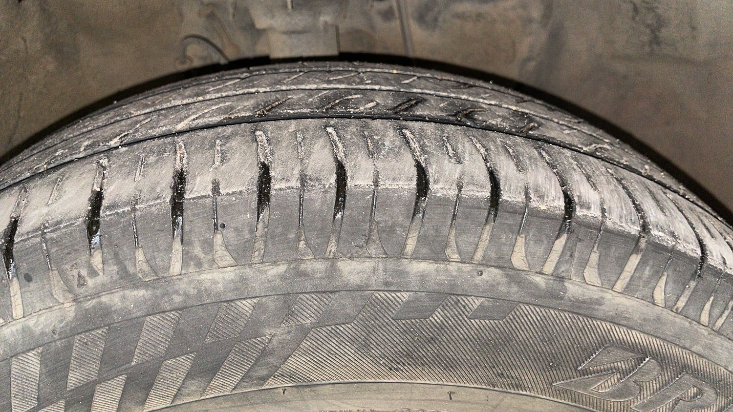 Used 2017 Hyundai Elite i20 Sportz 1.2 Petrol Manual tyres RIGHT FRONT TYRE TREAD VIEW