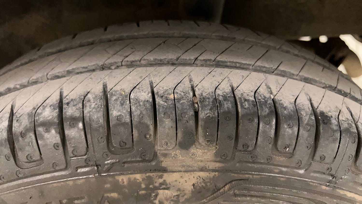 Used 2016 Renault Kwid RXT Petrol Manual tyres LEFT REAR TYRE TREAD VIEW