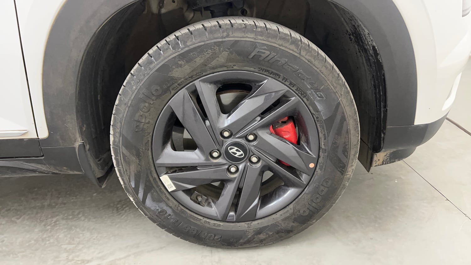 Used 2024 Hyundai Creta S Plus 1.5 Petrol Knight Petrol Manual tyres RIGHT FRONT TYRE RIM VIEW