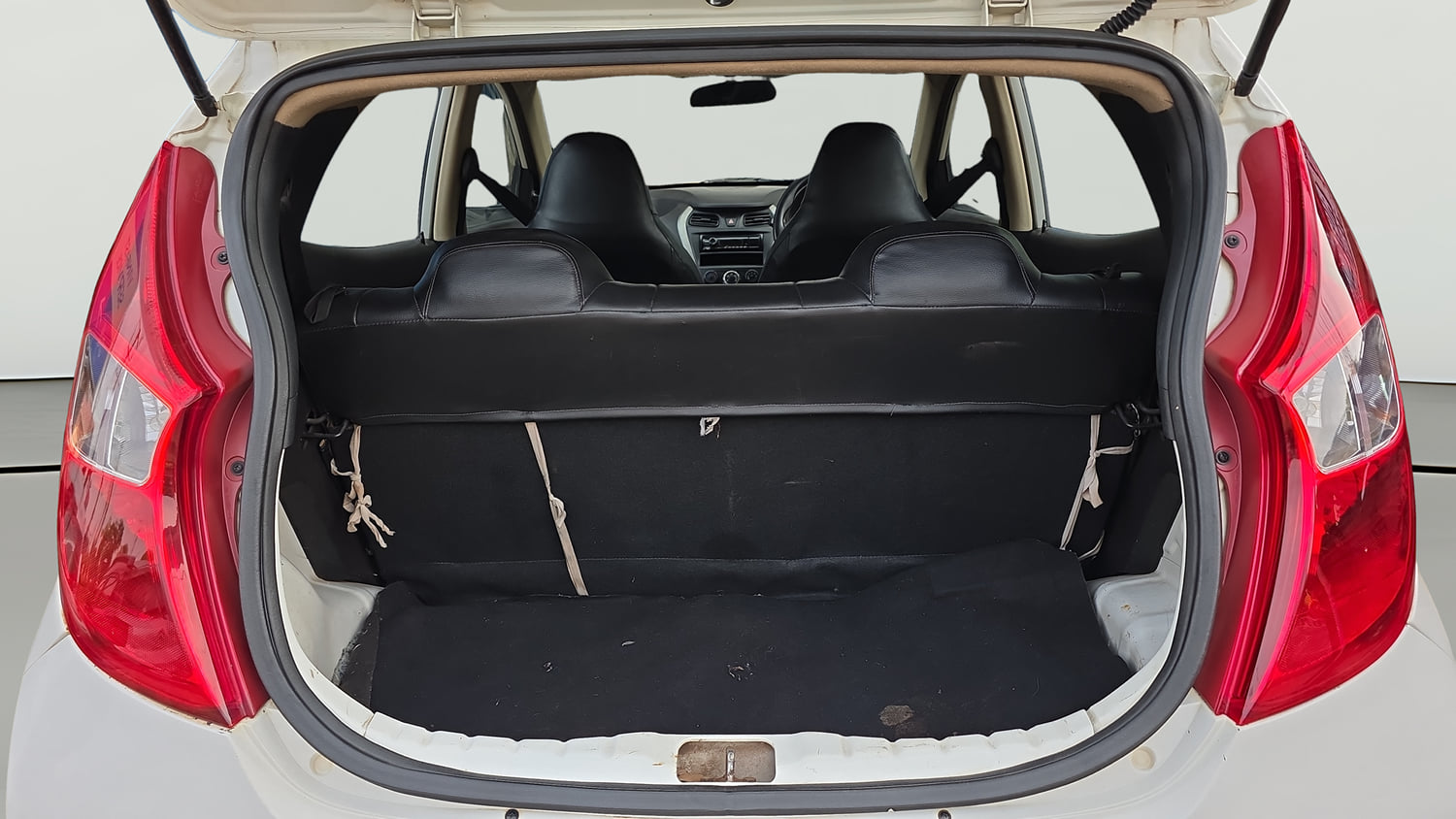 Used 2014 Hyundai Eon Era + Petrol Manual interior DICKY INSIDE VIEW