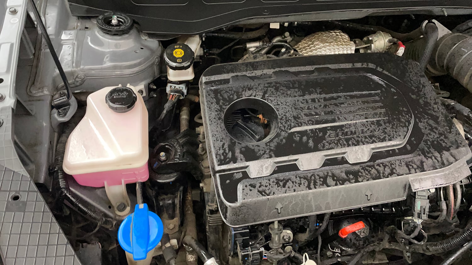 Used 2022 Hyundai Venue SX (O) 1.5 CRDi Executive Diesel Manual engine ENGINE RIGHT SIDE VIEW