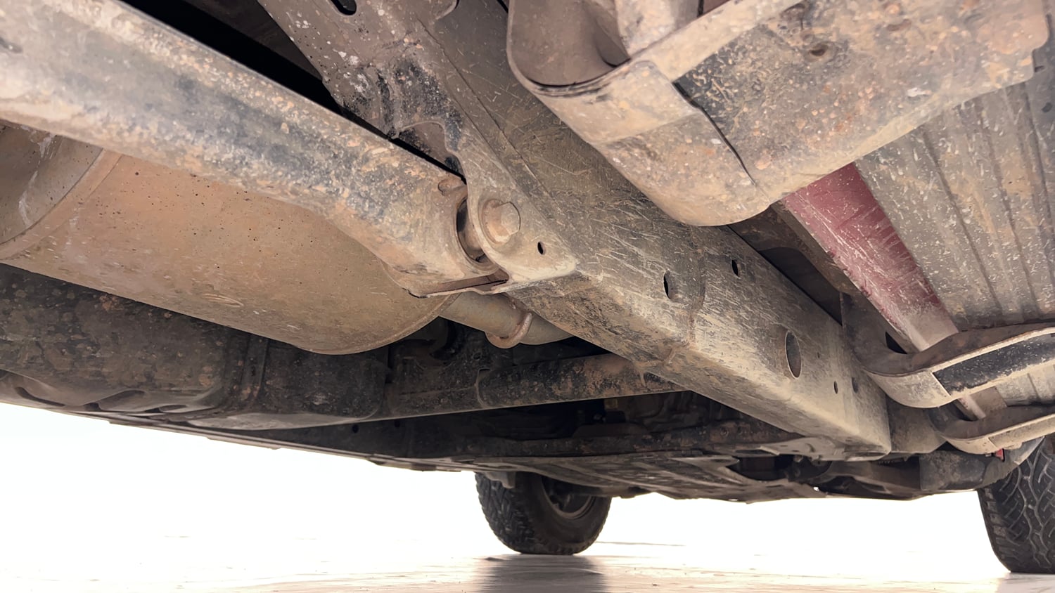 Used 2016 Mahindra TUV300 T8 Diesel Manual extra REAR RIGHT UNDERBODY VIEW