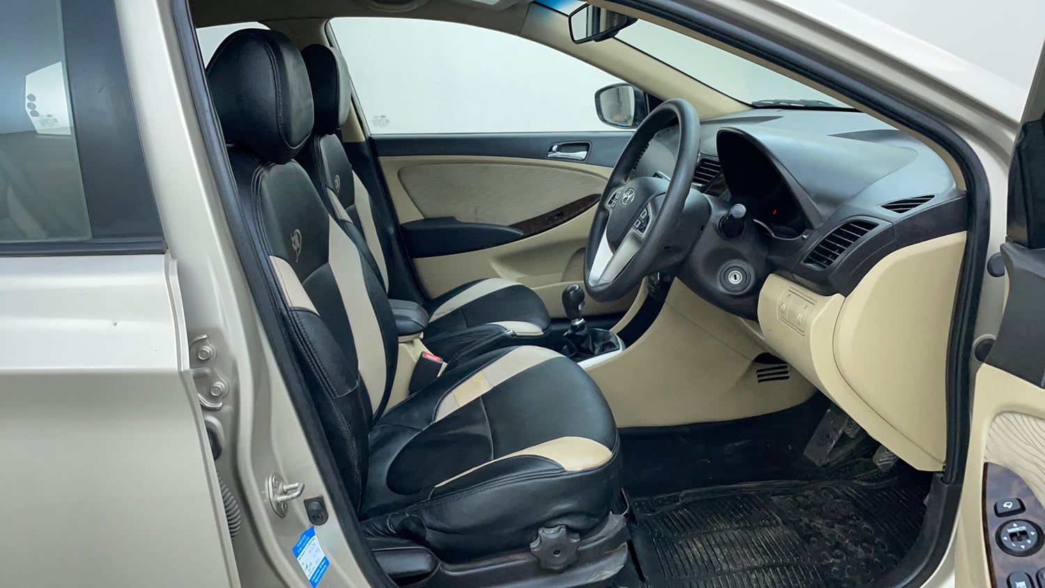 Used 2013 Hyundai Verna Fluidic 1.6 CRDi SX Diesel Manual interior RIGHT SIDE FRONT DOOR CABIN VIEW