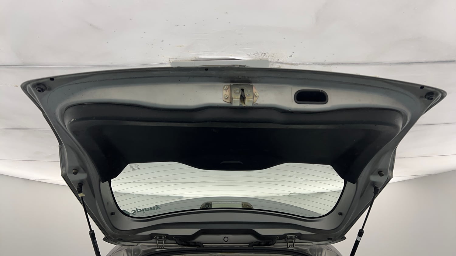 Used 2019 Maruti Suzuki Vitara Brezza [2016-2020] ZDi Plus Diesel Manual interior DICKY DOOR OPEN VIEW
